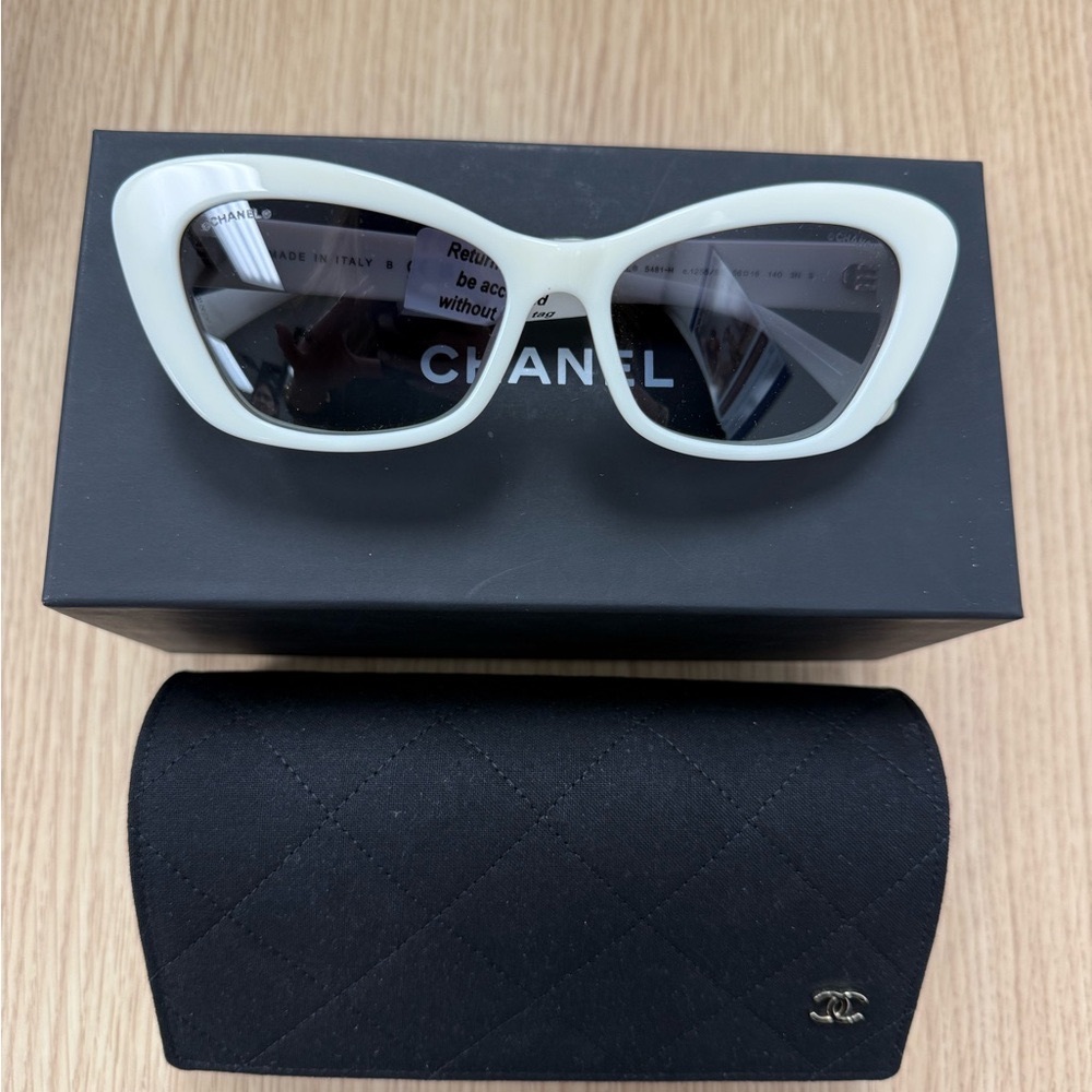 CHANEL White Retro-Inspired Sunglasses